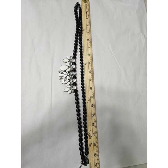White & Black Statement Necklace Faux Jewellery - Picture 6 of 6